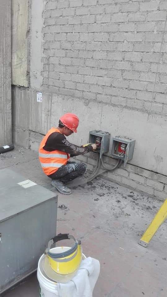 Técnico electricista residencial e industrial